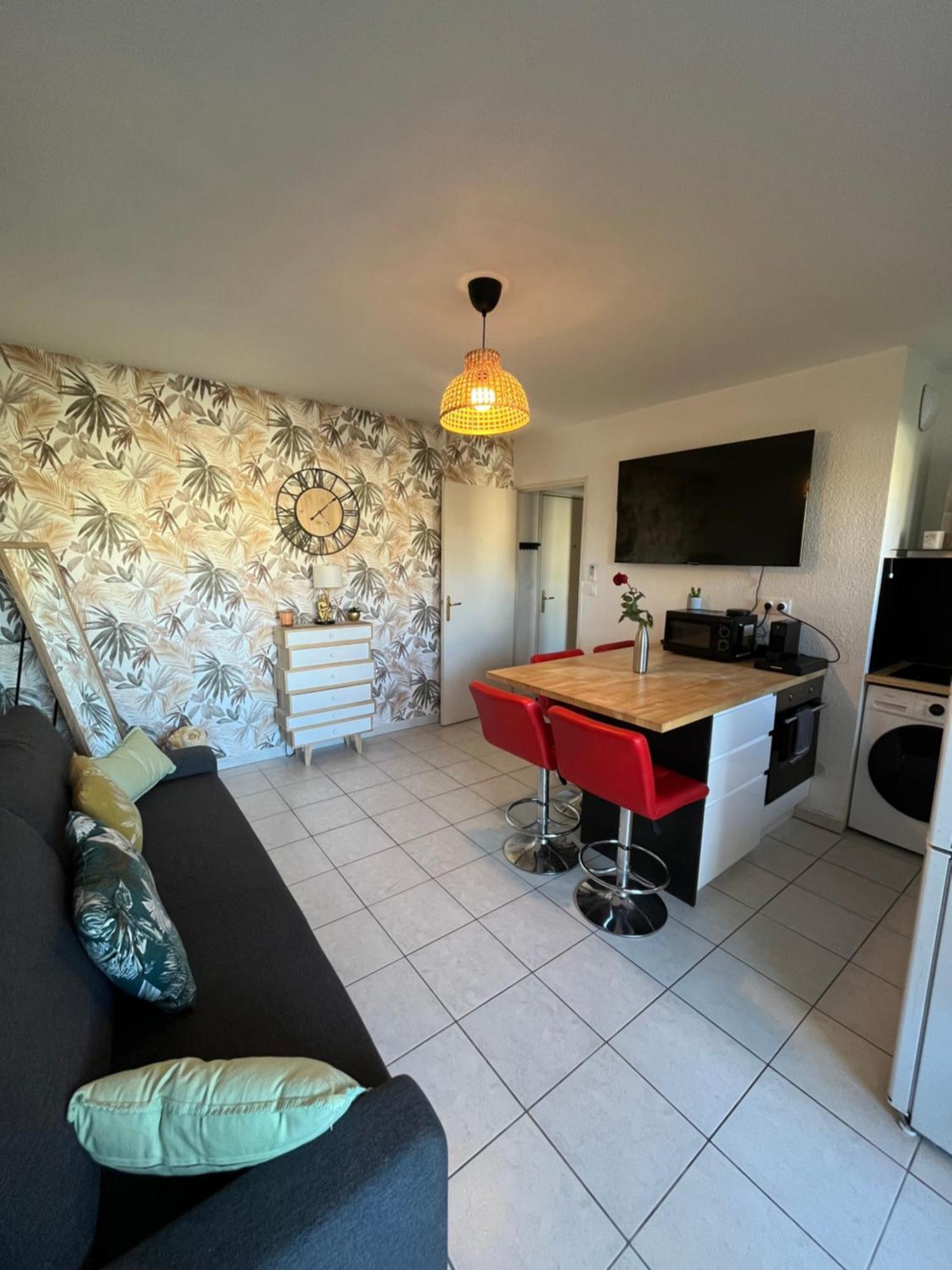 Апартаменти Joli T2/ Tram/ Clim/ Parking/ Wifi/ Piscine Монпельє Екстер'єр фото