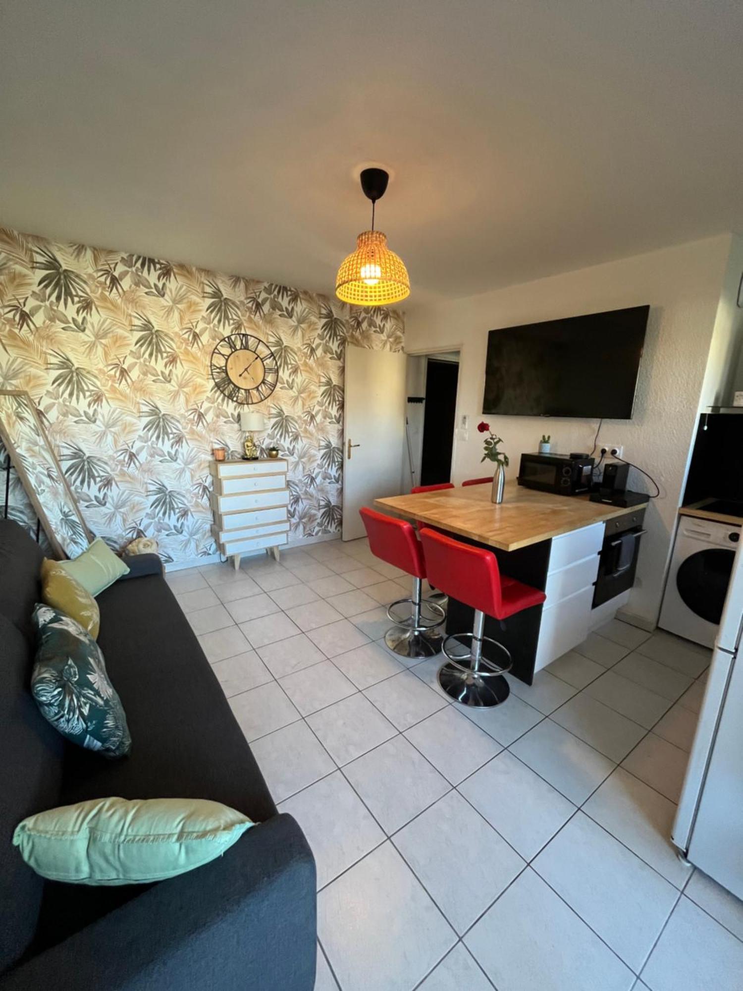Апартаменти Joli T2/ Tram/ Clim/ Parking/ Wifi/ Piscine Монпельє Екстер'єр фото