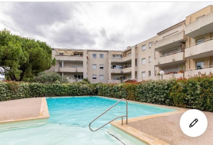 Апартаменти Joli T2/ Tram/ Clim/ Parking/ Wifi/ Piscine Монпельє Екстер'єр фото