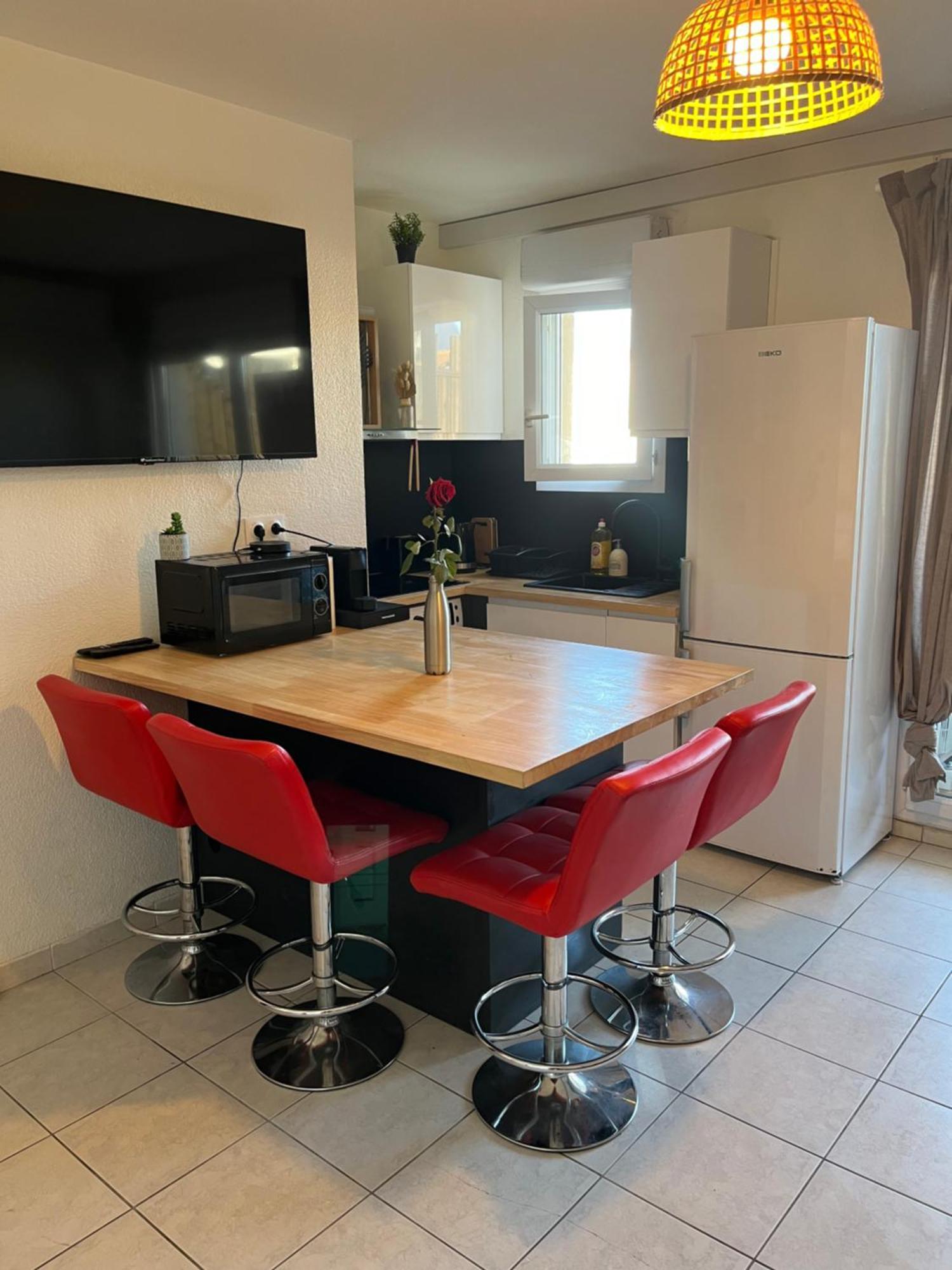 Апартаменти Joli T2/ Tram/ Clim/ Parking/ Wifi/ Piscine Монпельє Екстер'єр фото