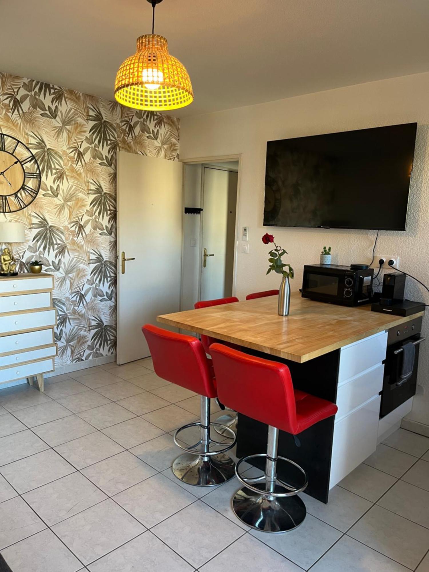 Апартаменти Joli T2/ Tram/ Clim/ Parking/ Wifi/ Piscine Монпельє Екстер'єр фото